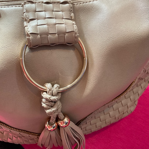 Cato weave bag light brown with gold hardware and tassel NWOT - Picture 11 of 12